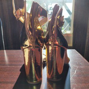 SHINY GOLD PATENT CONSTANCE HEELS